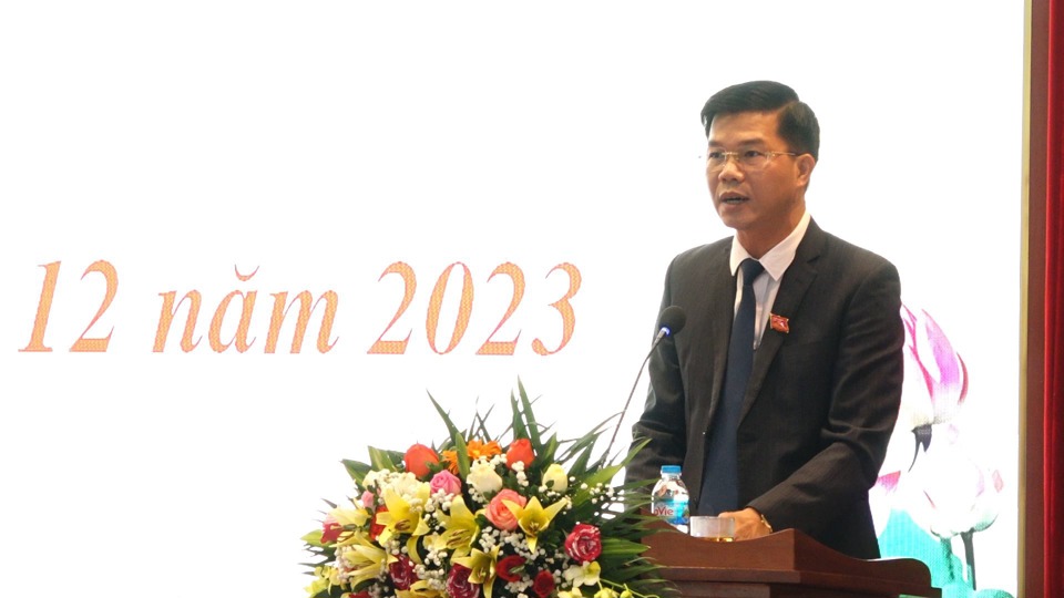 Chủ tịch HĐND huyện Thanh Oai Nguyễn Nguy&ecirc;n H&ugrave;ng ph&aacute;t biểu khai khai mạc kỳ họp.