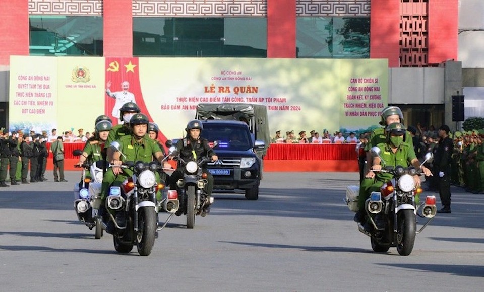 Lực lượng C&ocirc;ng an tỉnh Đồng Nai ra qu&acirc;n trấn &aacute;p tội phạm dịp cuối năm