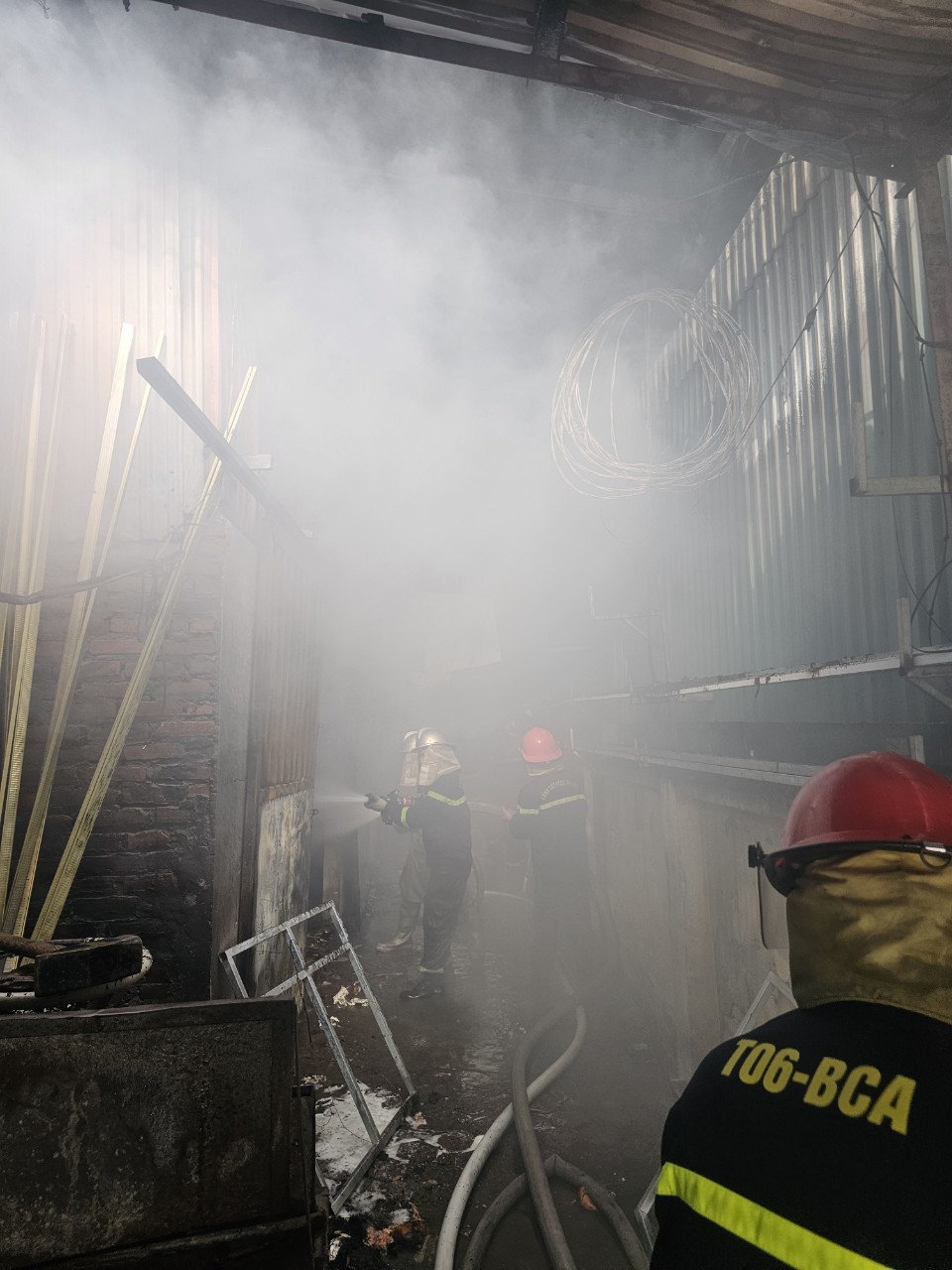 Cháy cửa hàng cơ khí ở Trung Văn, quận Nam Từ Liêm - Ảnh 4