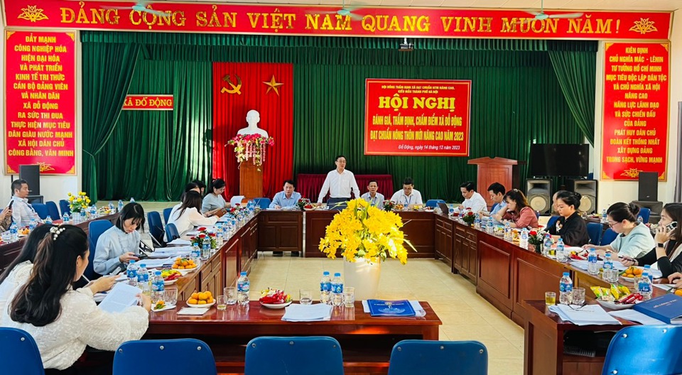 Ph&oacute; ch&aacute;nh Văn ph&ograve;ng Chuy&ecirc;n tr&aacute;ch Văn ph&ograve;ng Điều phối Chương tr&igrave;nh x&acirc;y dựng n&ocirc;ng th&ocirc;n mới th&agrave;nh phố H&agrave; Nội Ngọ Văn Ng&ocirc;n chủ tr&igrave; hội nghị. Ảnh: &Aacute;nh Ngọc