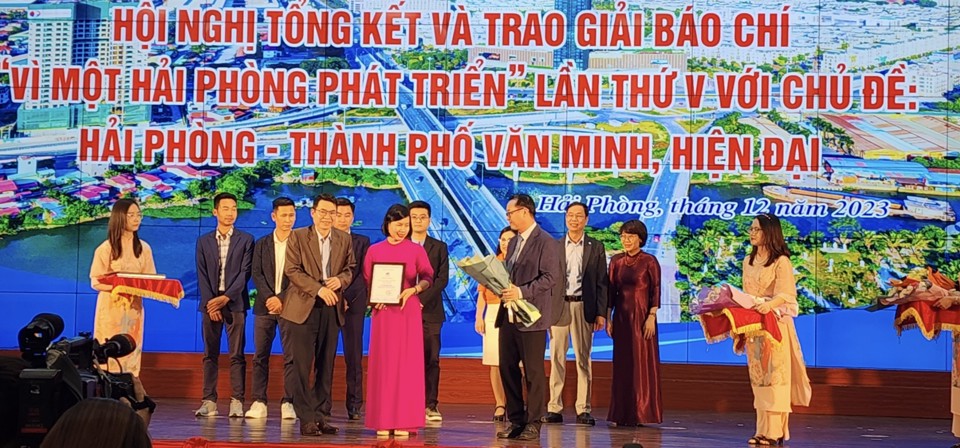 Ph&oacute;ng vi&ecirc;n thường tr&uacute; B&aacute;o Kinh tế &amp; Đ&ocirc; thị tại Hải Ph&ograve;ng đạt giải Khuyến kh&iacute;ch.&nbsp;