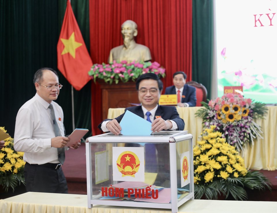 Huyện Ph&uacute; Xuy&ecirc;n lấy phiếu t&iacute;n nhiệm đối với người giữ chức vụ do HĐND bầu
