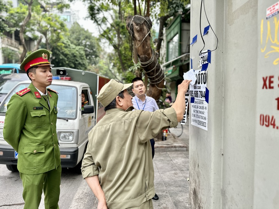 B&oacute;c dỡ quảng c&aacute;o, rao vặt g&acirc;y mất mỹ quan đ&ocirc; thị