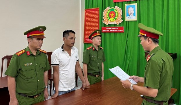 Cơ quan Cảnh s&aacute;t điều tra C&ocirc;ng an TP Hồ Ch&iacute; Minh đ&atilde; khởi tố vụ &aacute;n, khởi tố bị can, ra lệnh bắt tạm giam đối tượng B&ugrave;i Văn T&acirc;n.