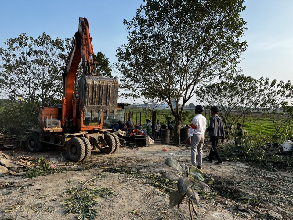 Ban chỉ đạo 197 huyện Quốc Oai "x&oacute;a xổ" c&aacute;c điểm kinh doanh chim hoang d&atilde;.