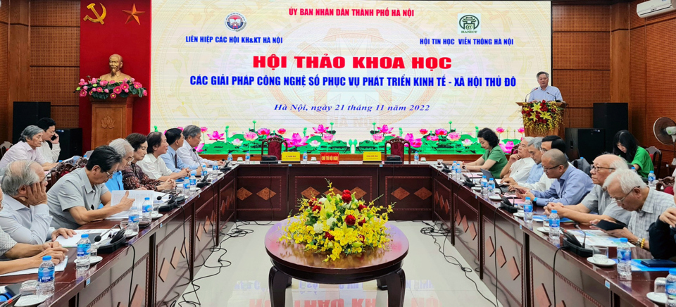 Hội Tin học Viễn th&ocirc;ng H&agrave; Nội v&agrave; Hội khoa học v&agrave; kỹ thuật H&agrave; Nội&nbsp;tổ chức Hội thảo khoa học &ldquo;C&aacute;c giải ph&aacute;p c&ocirc;ng nghệ số phục vụ ph&aacute;t triển kinh tế v&agrave; x&atilde; hội Thủ đ&ocirc;&rdquo;. Ảnh: Ho&agrave;i Nam