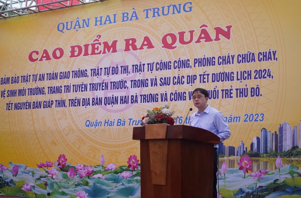 Chủ tịch UBND quận Hai B&agrave; Trưng Nguyễn Quang Trung ph&aacute;t biểu tại Lễ ph&aacute;t động