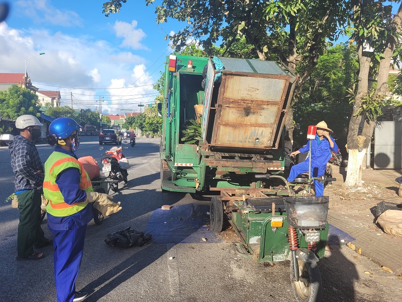 C&ocirc;ng ty CP M&ocirc;i trường &amp; C&ocirc;ng tr&igrave;nh đ&ocirc; thị H&agrave; Tĩnh&nbsp; tập trung thu gom, vận chuyển, xử l&yacute; r&aacute;c tại TP H&agrave; Tĩnh