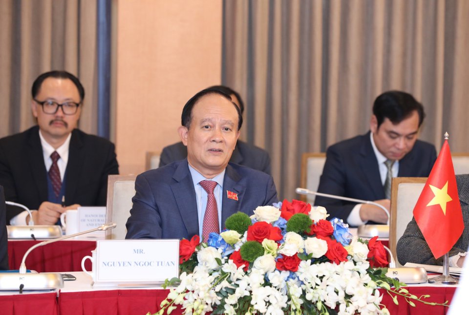 Chủ tịch HĐND TP H&agrave; Nội Nguyễn Ngọc Tuấn ph&aacute;t biểu tại cuộc hội đ&agrave;m