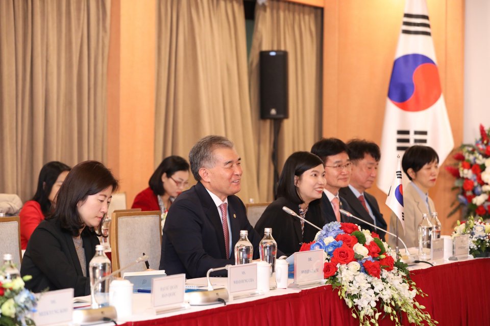 Chủ tịch Hội đồng TP Seoul Kim Hyeonki ph&aacute;t biểu tại cuộc hội đ&agrave;m