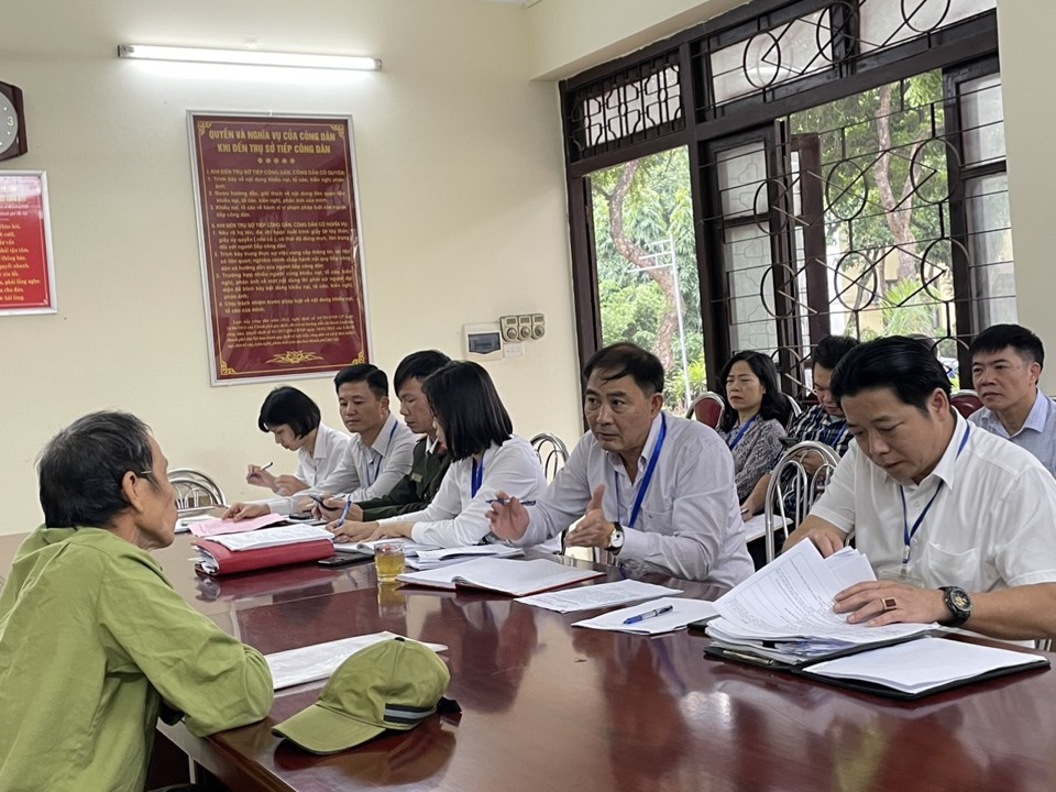 Chủ tịch UBND huyện Thường Tín Nguyễn Xuân Minh tiếp công dân định kỳ sáng ngày 12/12/2023. Ảnh: Nguyễn Trường