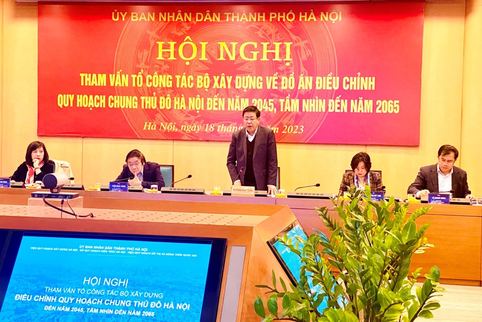 Ph&oacute; Chủ tịch UBND TP H&agrave; Nội Dương Đức Tuấn ph&aacute;t biểu tại hội nghị.