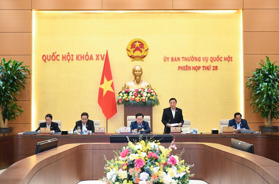 Phó Chủ tịch Quốc hội Nguyễn Khắc Định điều hành nội dung phiên họp. Ảnh: Phạm Thắng