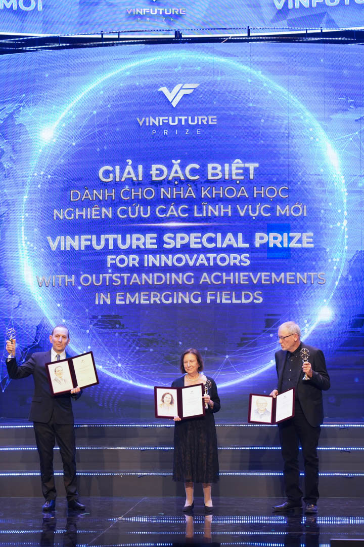 Giải Đặc biệt VinFuture 2023 d&agrave;nh cho Nh&agrave; khoa học nghi&ecirc;n cứu c&aacute;c lĩnh vực mới đ&atilde; được trao cho GS. Daniel Joshua Drucker (Canada), GS. Joel Francis Habener (Mỹ), GS. Jens Juul Holst (Đan Mạch) v&agrave; PGS. Svetlana Mojsov (Mỹ)