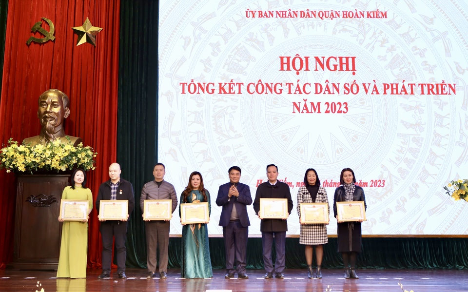 Hội nghị tổng kết công tác Dân số quận Hoàn Kiếm năm 2023  - Ảnh 1