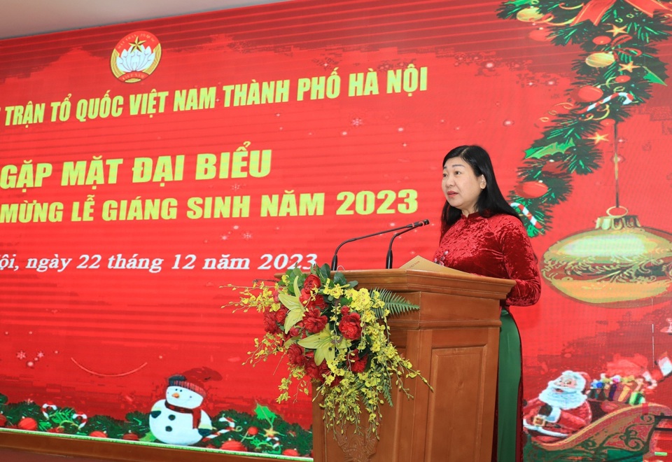 &nbsp;Chủ tịch Ủy ban Mặt trận Tổ quốc Việt Nam TP Nguyễn Lan Hương ph&aacute;t biểu tại cuộc gặp mặt