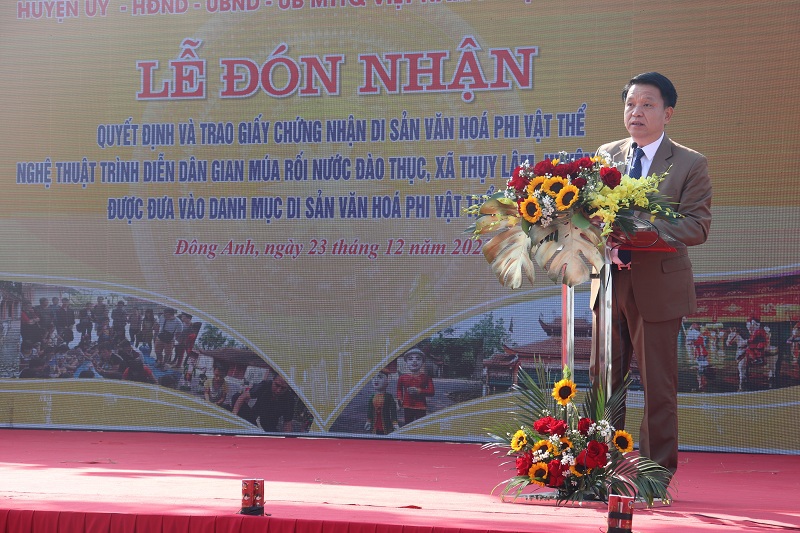 Ph&oacute; B&iacute; thư Thường trực Huyện ủy Đ&ocirc;ng Anh Nguyễn Văn Cường ph&aacute;t biểu tại buổi lễ.