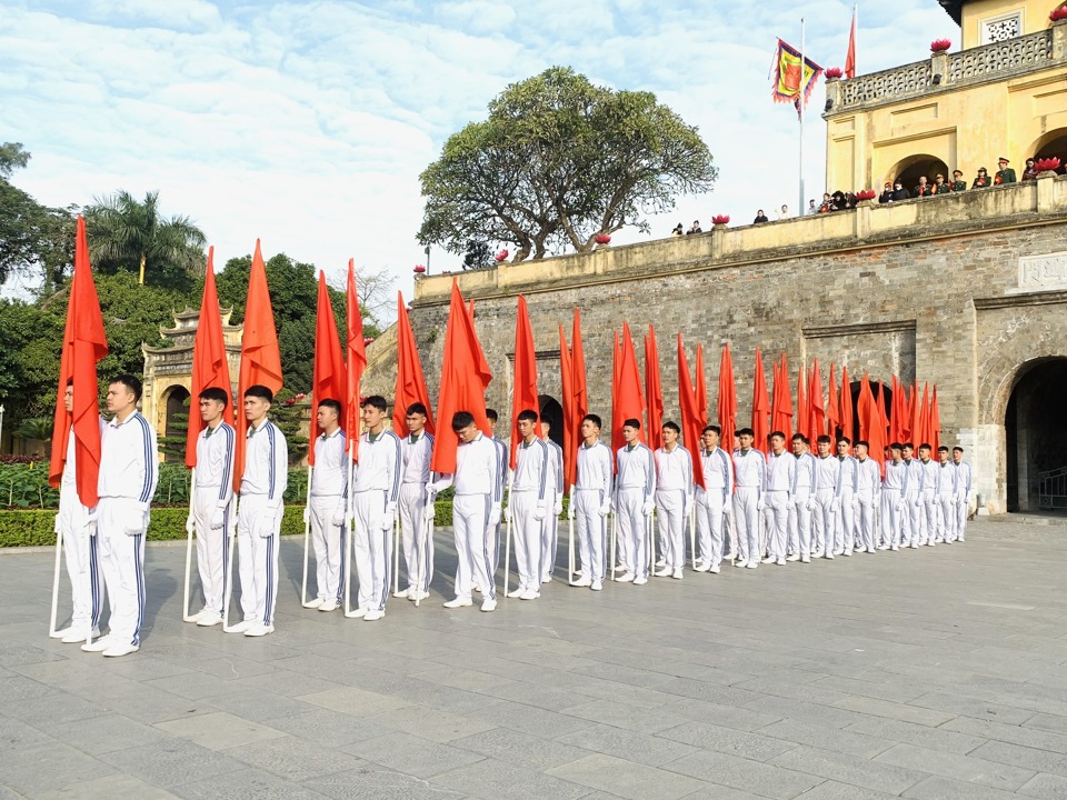 Đội nghi thức chuẩn bị tham gia chuyên đề tái hiện Lễ chào cờ lịch sử