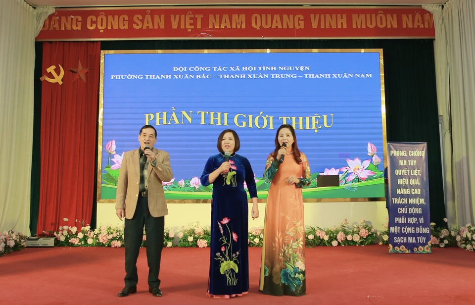 Phần thi giới thiệu của&nbsp;Đội 1 (gồm c&aacute;c phường Thanh Xu&acirc;n Bắc, Thanh Xu&acirc;n Trung, Thanh Xu&acirc;n Nam)