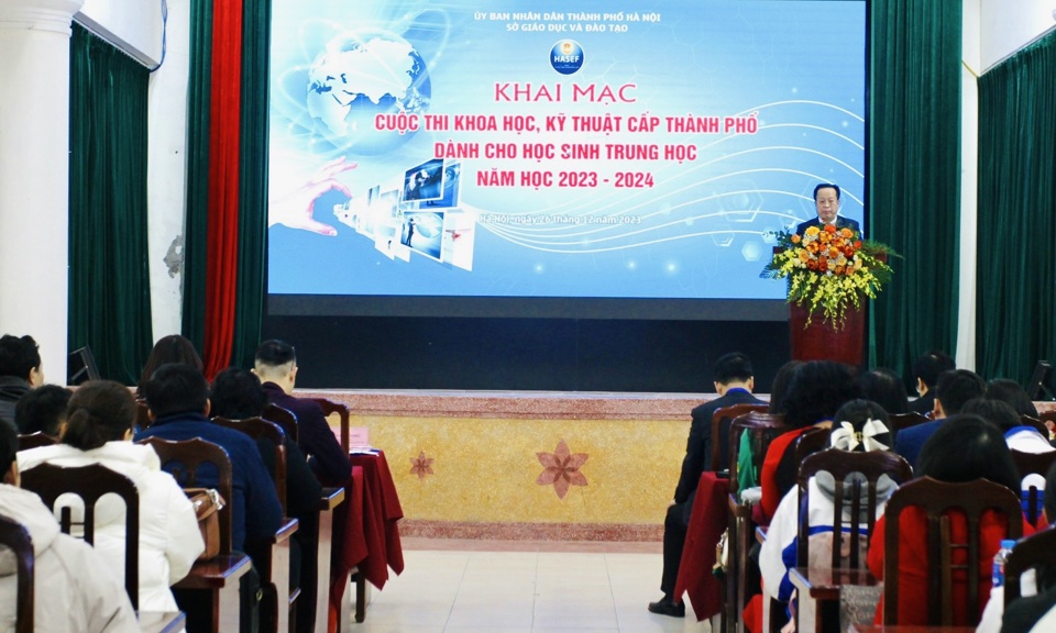 Giám đốc Sỏ GD&ĐT Hà Nội Trần Thế Cương phát biểu khai mạc cuộc thi