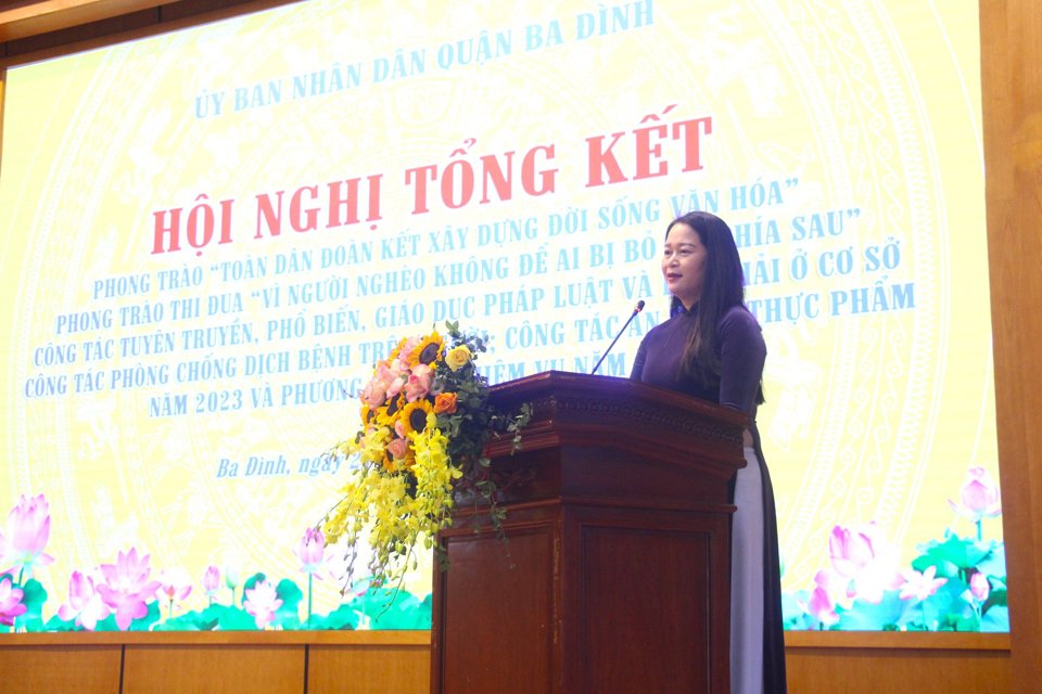 Ph&oacute; Chủ tịch UBND quận Ba Đ&igrave;nh Phạm Thị Diễm ph&aacute;t biểu tại hội nghị.