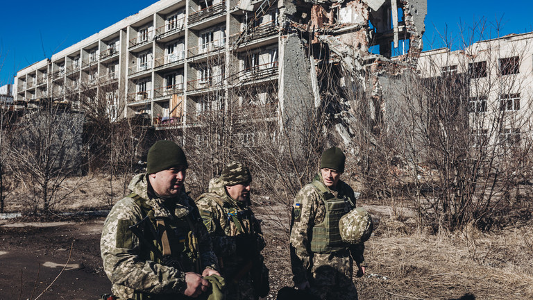 Lực lượng Ukraine đ&atilde; r&uacute;t về khu vực ngoại &ocirc; Maryinka sau khi Nga th&ocirc;ng b&aacute;o kiểm so&aacute;t th&agrave;nh phố chiến lược n&agrave;y&nbsp; h&ocirc;m 25/12. Ảnh: Getty