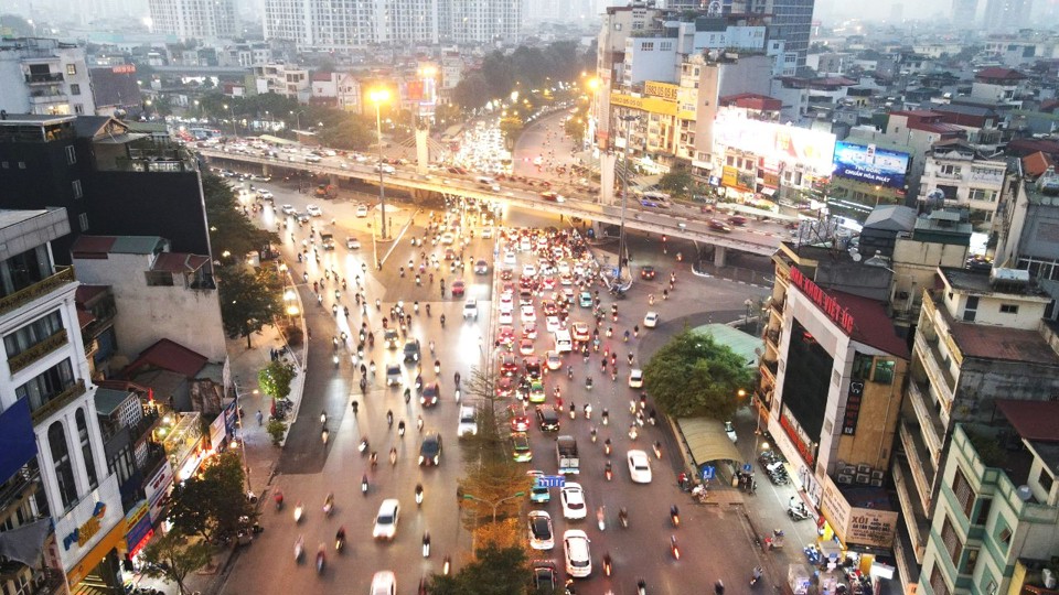 Phương tiện di chuyển thuận tiện hơn qua n&uacute;t giao Ng&atilde; Tư Sở v&agrave;o giờ cao điểm.