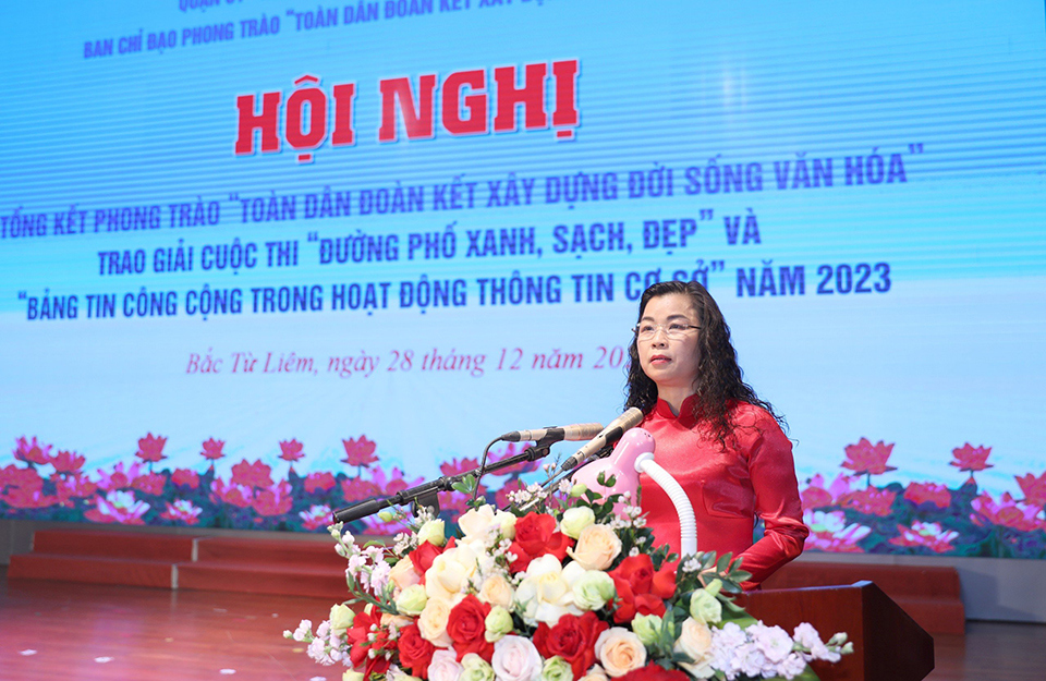 Ph&oacute; Chủ tịch UBND quận L&ecirc; Thị Thu Hương phát bi&ecirc;̉u chỉ đạo tại h&ocirc;̣i nghị.