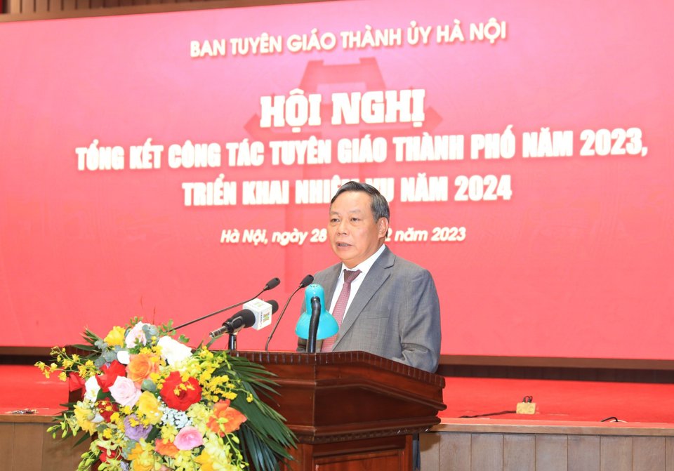 Ph&oacute; B&iacute; thư Th&agrave;nh uỷ H&agrave; Nội Nguyễn Văn Phong ph&aacute;t biểu chỉ đạo tại hội nghị.