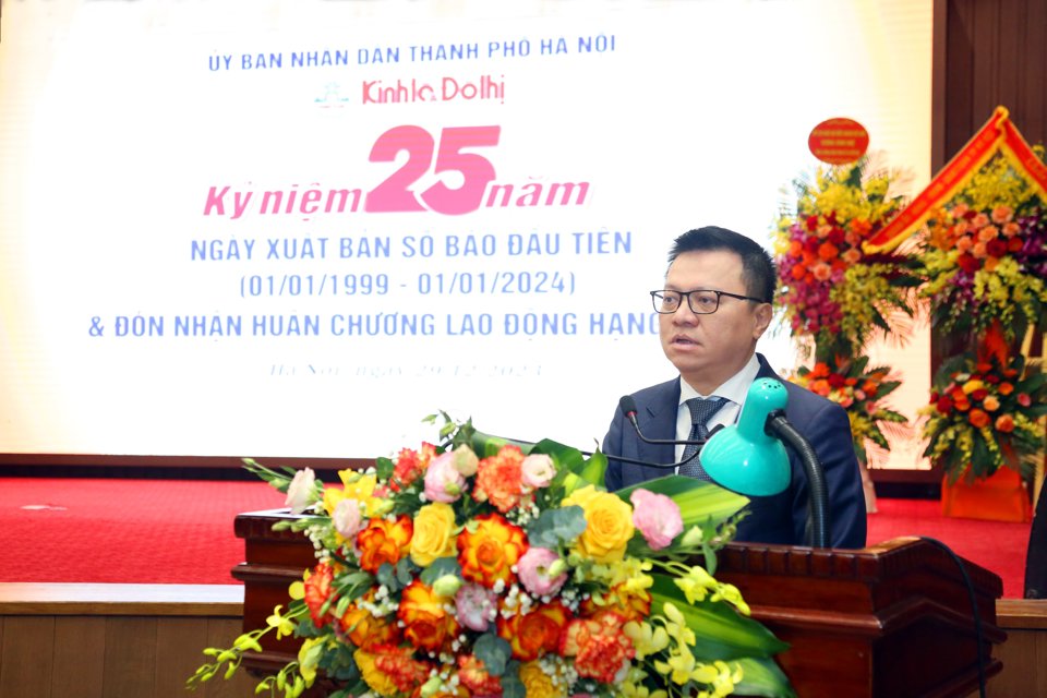 Ủy vi&ecirc;n Trung ương Đảng, Tổng Bi&ecirc;n tập B&aacute;o Nh&acirc;n d&acirc;n, Ph&oacute; Trưởng Ban Tuy&ecirc;n gi&aacute;o Trung ương, Chủ tịch Hội Nh&agrave; b&aacute;o Việt Nam L&ecirc; Quốc Minh ph&aacute;t biểu tại buổi lễ.&nbsp;