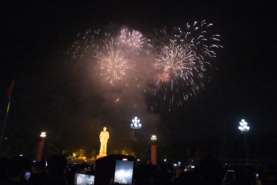 Kh&ocirc;ng kh&iacute; đ&oacute;n năm mới tại Quảng trường Hồ Ch&iacute; Minh thật sự đặc biệt, ấn tượng.