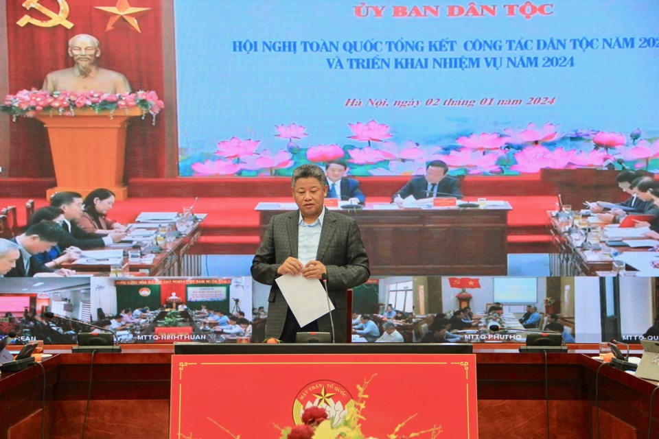 Ph&oacute; Chủ tịch UBND TP H&agrave; Nội Nguyễn Mạnh Quyền tham luận tại hội nghị.