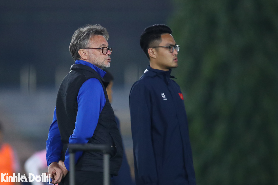 HLV Philippe Troussier tin tưởng v&agrave;o c&aacute;c học tr&ograve; tại VCK Asian Cup 2023.