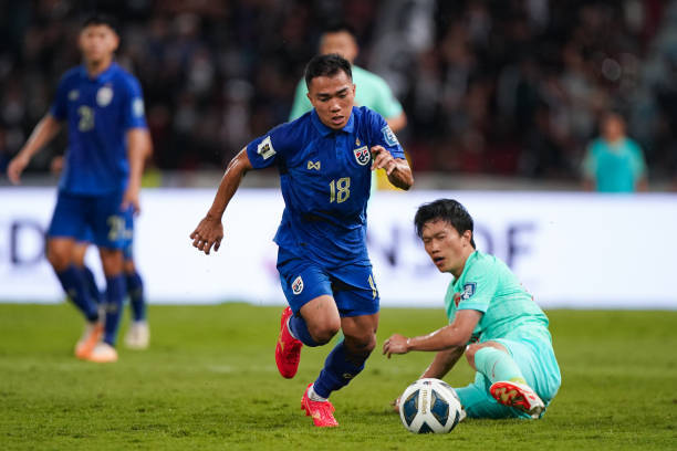 Chanathip Songkrasin lỡ hẹn với VCK Asian Cup 2023 do chưa hồi phục chấn thương. Ảnh: Getty.