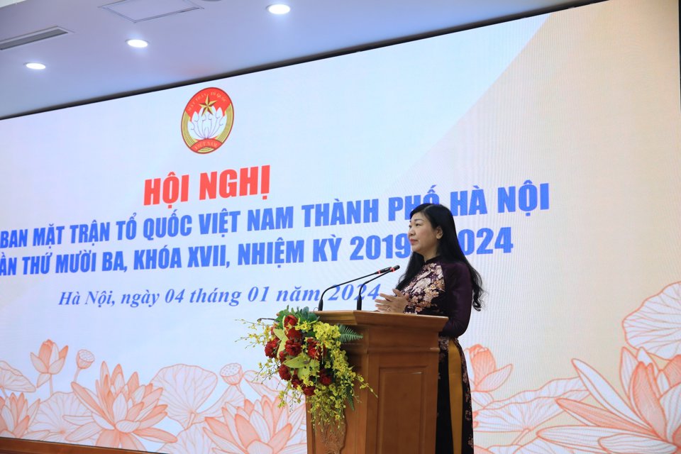 Chủ tịch Ủy ban Mặt trận Tổ quốc Việt Nam TP H&agrave; Nội Nguyễn Lan Hương ph&aacute;t biểu kết luận Hội nghị
