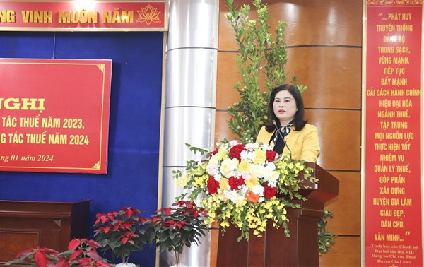 Chủ tịch UBND huyện Gia L&acirc;m Đặng Thị Huyền ph&aacute;t biểu chỉ đạo tại hội nghị.