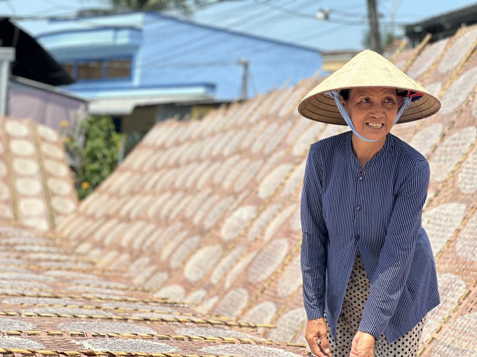 L&agrave;ng b&aacute;nh tr&aacute;ng Thuận Hưng (quận Thốt Nốt, Cần Thơ) cũng l&agrave; một trong những l&agrave;ng nghề lu&ocirc;n "đỏ lửa" ng&agrave;y Tết.