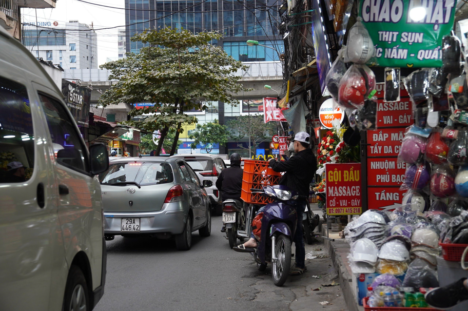 Phần diện&nbsp;t&iacute;ch vỉa h&egrave; nhỏ hẹp