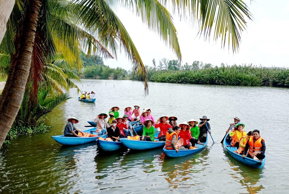 Điểm du lịch rừng dừa nước C&agrave; Ninh.