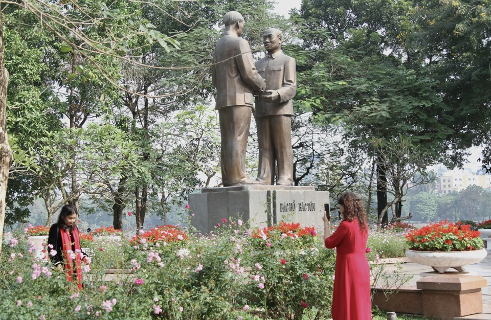 N&ecirc;n v&agrave;o hằng ng&agrave;y, đặc biệt v&agrave; dịp cuối tuần nơi đ&acirc;y thu h&uacute;t rất đ&ocirc;ng người d&acirc;n đến check in.