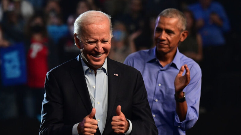 Tổng thống Mỹ Joe Biden v&agrave; người tiền nhiệm Barack Obama. Ảnh: RT