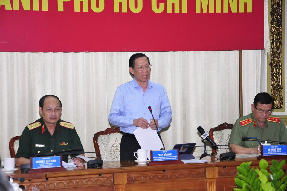 Chủ tịch UBND TP Hồ Ch&iacute; Minh Phan Văn M&atilde;i chủ tr&igrave; phi&ecirc;n họp thứ nhất Hội đồng NVQS.