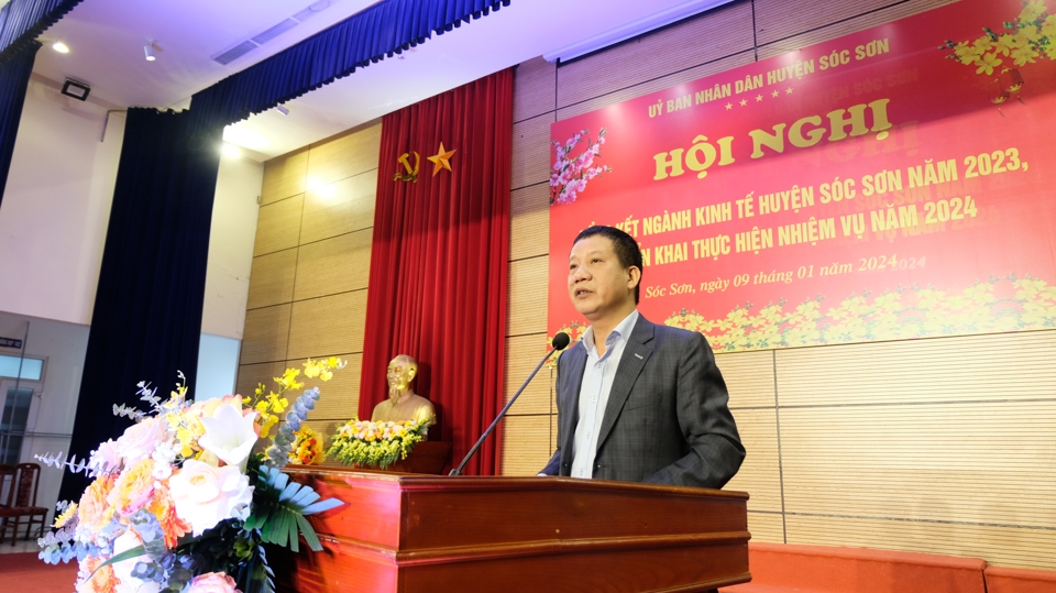 Chủ tịch UBND huyện S&oacute;c Sơn Phạm Văn Minh ph&aacute;t biểu tại hội nghị.