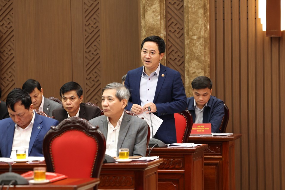 B&iacute; thư Thị ủy Sơn T&acirc;y Trần Anh Tuấn ph&aacute;t biểu tại Hội nghị.
