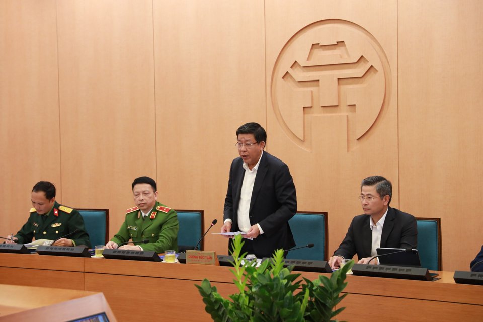 Ph&oacute; Chủ tịch UBND TP H&agrave; Nội Dương Đức Tuấn ph&aacute;t biểu tại Hội nghị ở điểm cầu H&agrave; Nội.