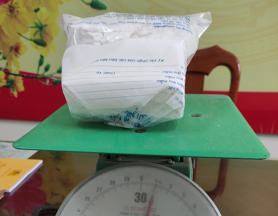 Mỗi vật thể c&oacute; trọng lượng gần 1kg.