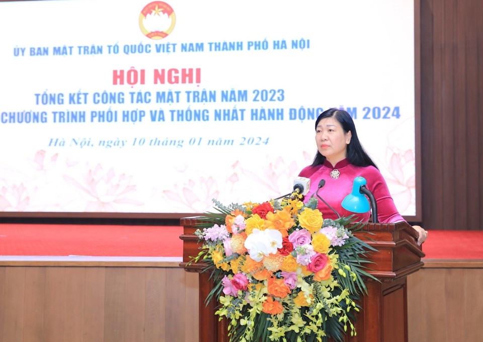 Chủ tịch Ủy ban Mặt trận Tổ quốc Việt Nam TP H&agrave; Nội Nguyễn Lan Hương ph&aacute;t biểu kết luận Hội nghị