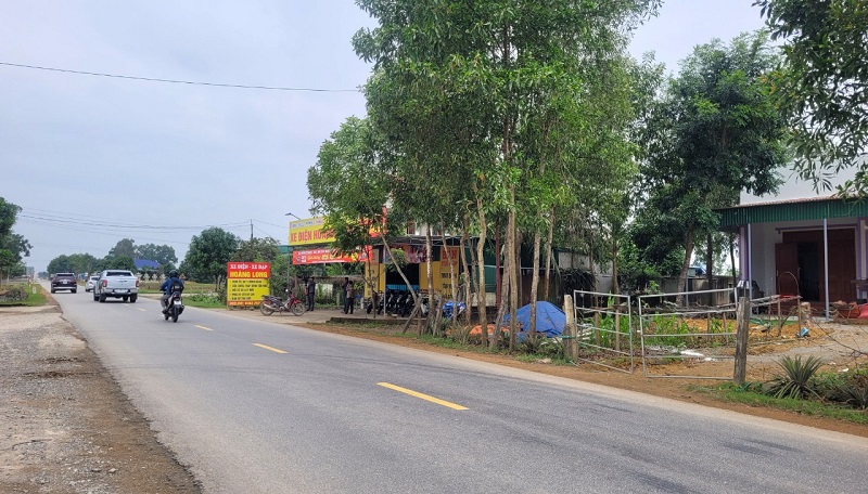 Quốc lộ 15 đoạn qua huyện Can Lộc nơi c&oacute; rất nhiều hộ gia đ&igrave;nh "kh&aacute;t " nước sạch
