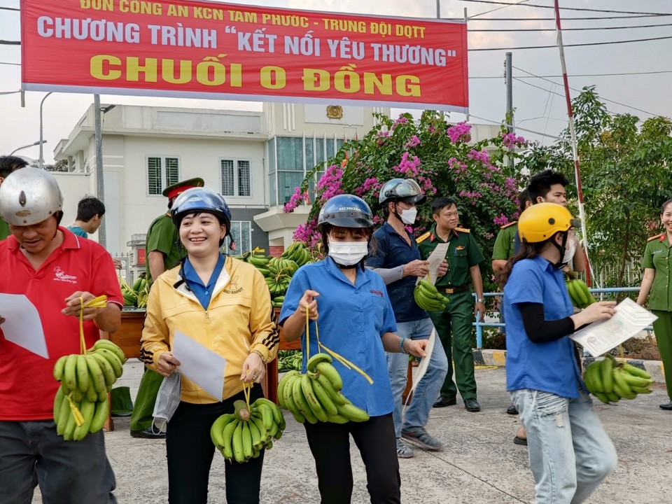 Tặng chuối