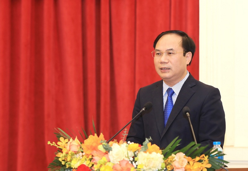 Thứ trưởng Bộ X&acirc;y dựng Nguyễn Văn Sinh ph&aacute;t biểu tại buổi họp b&aacute;o.